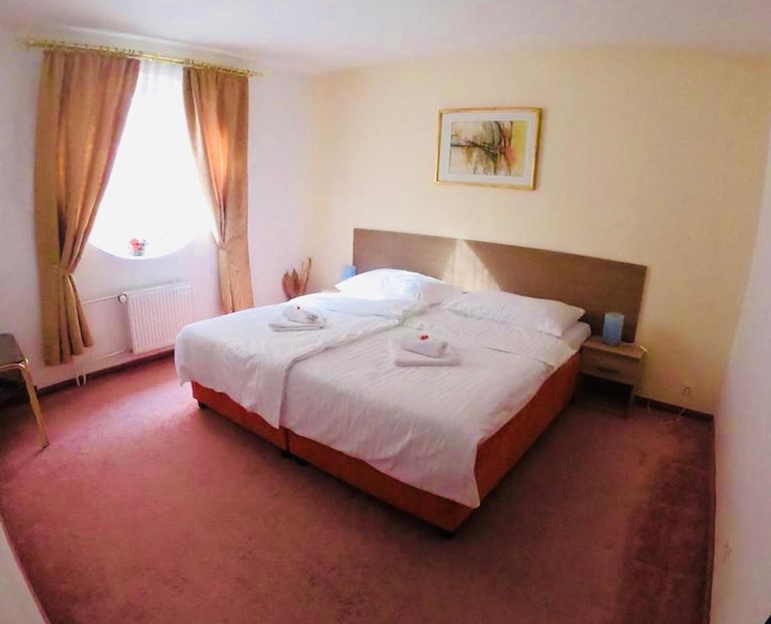 Interhotel America Písek Dış mekan fotoğraf